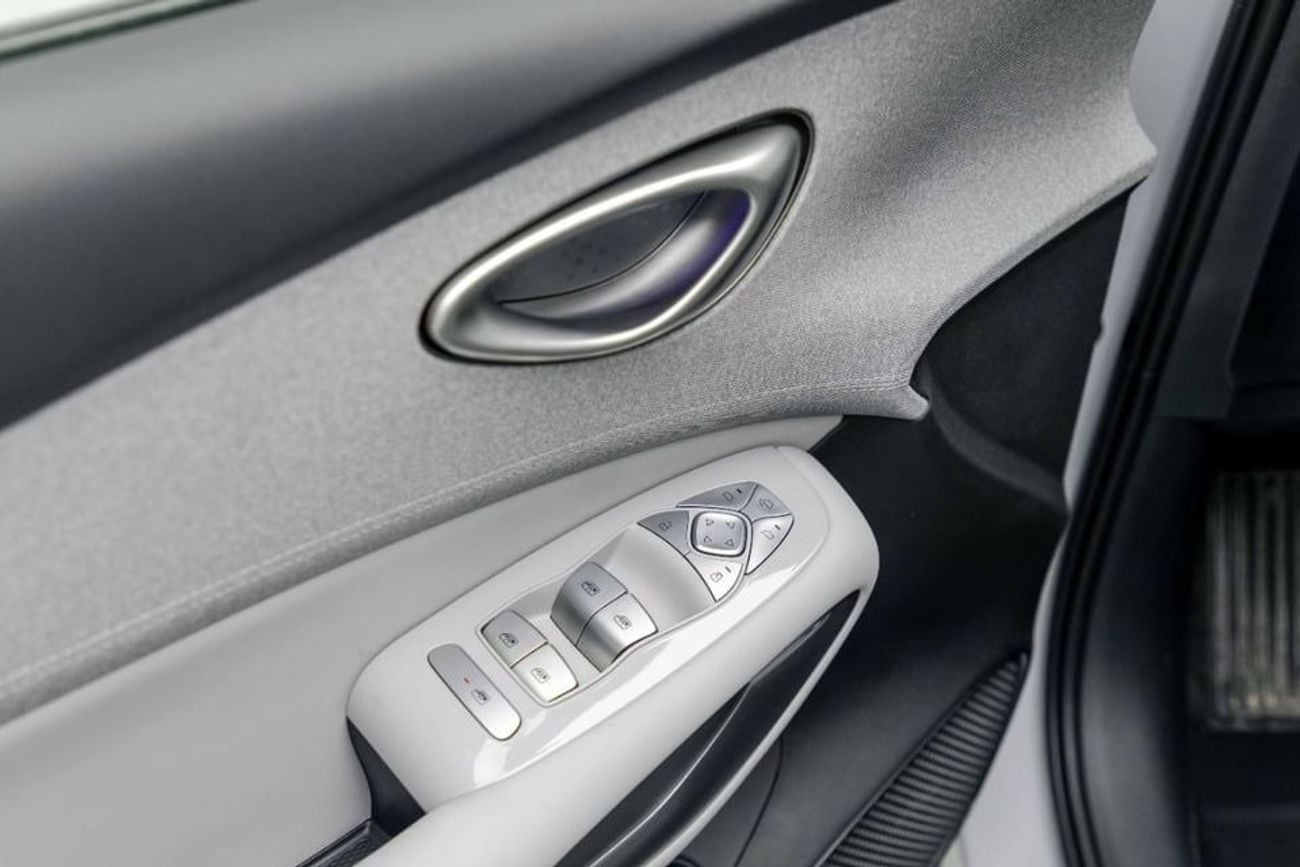 بي واي دي سيليون 05 Intelligent Navigation EV - Warm Sun White Inside White | Export Only