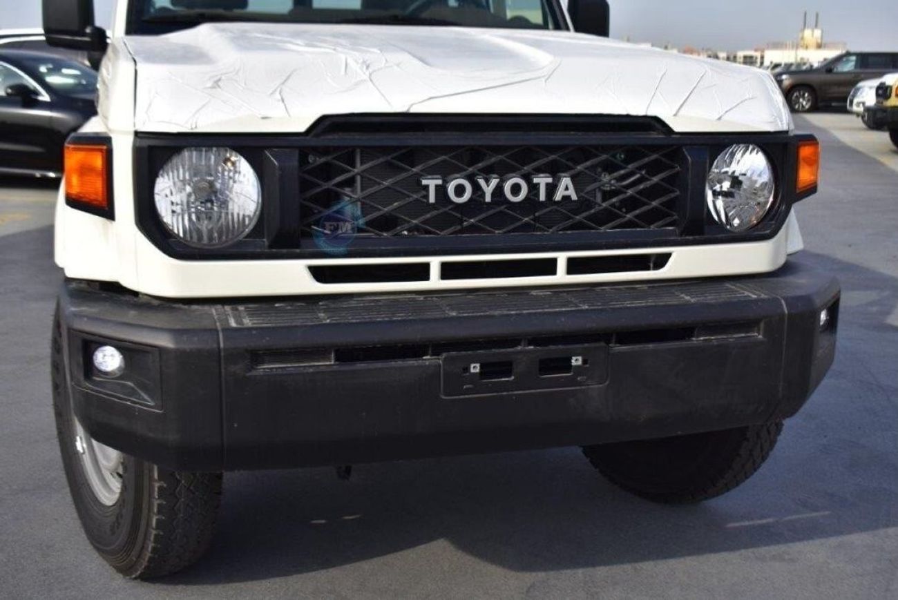 تويوتا لاند كروزر 70 71 4.0L Petrol