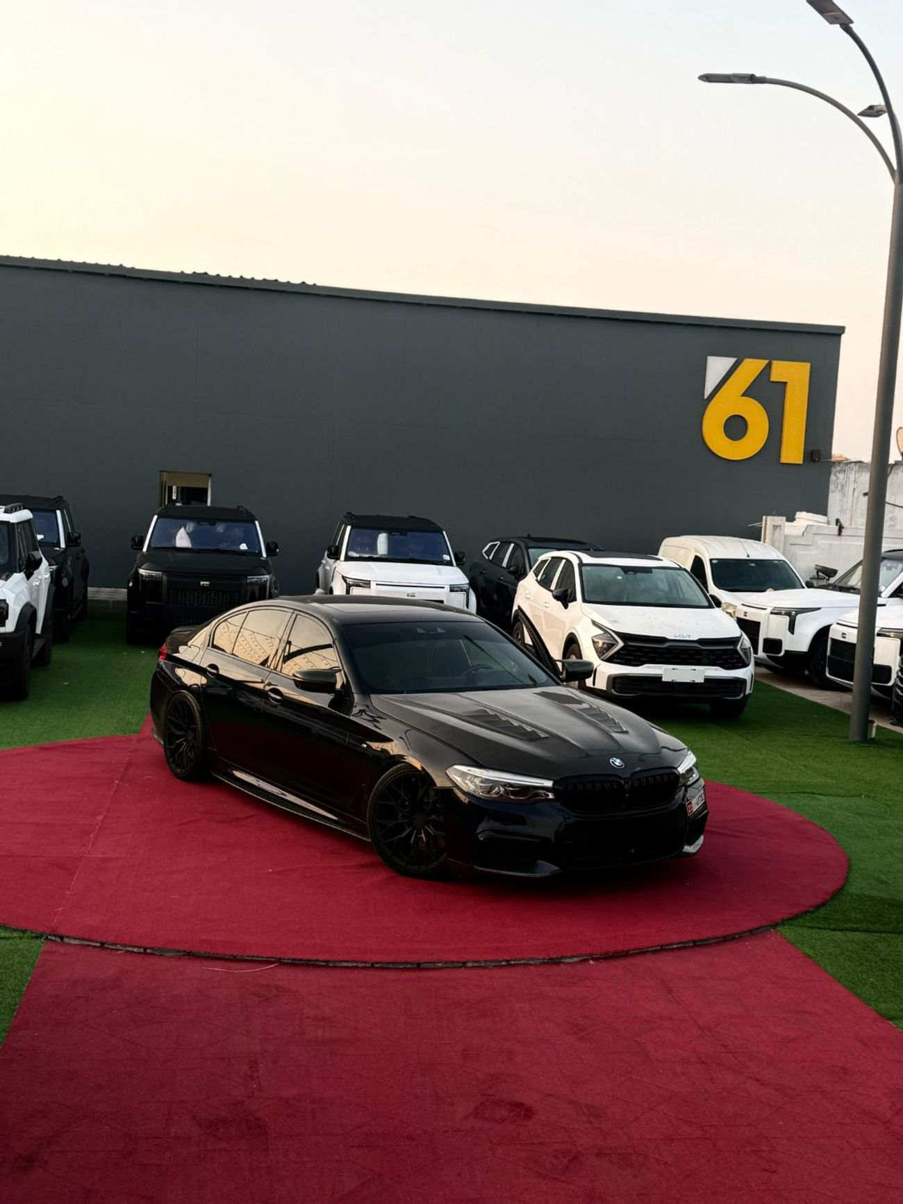 بي أم دبليو M550i Std 4.4L