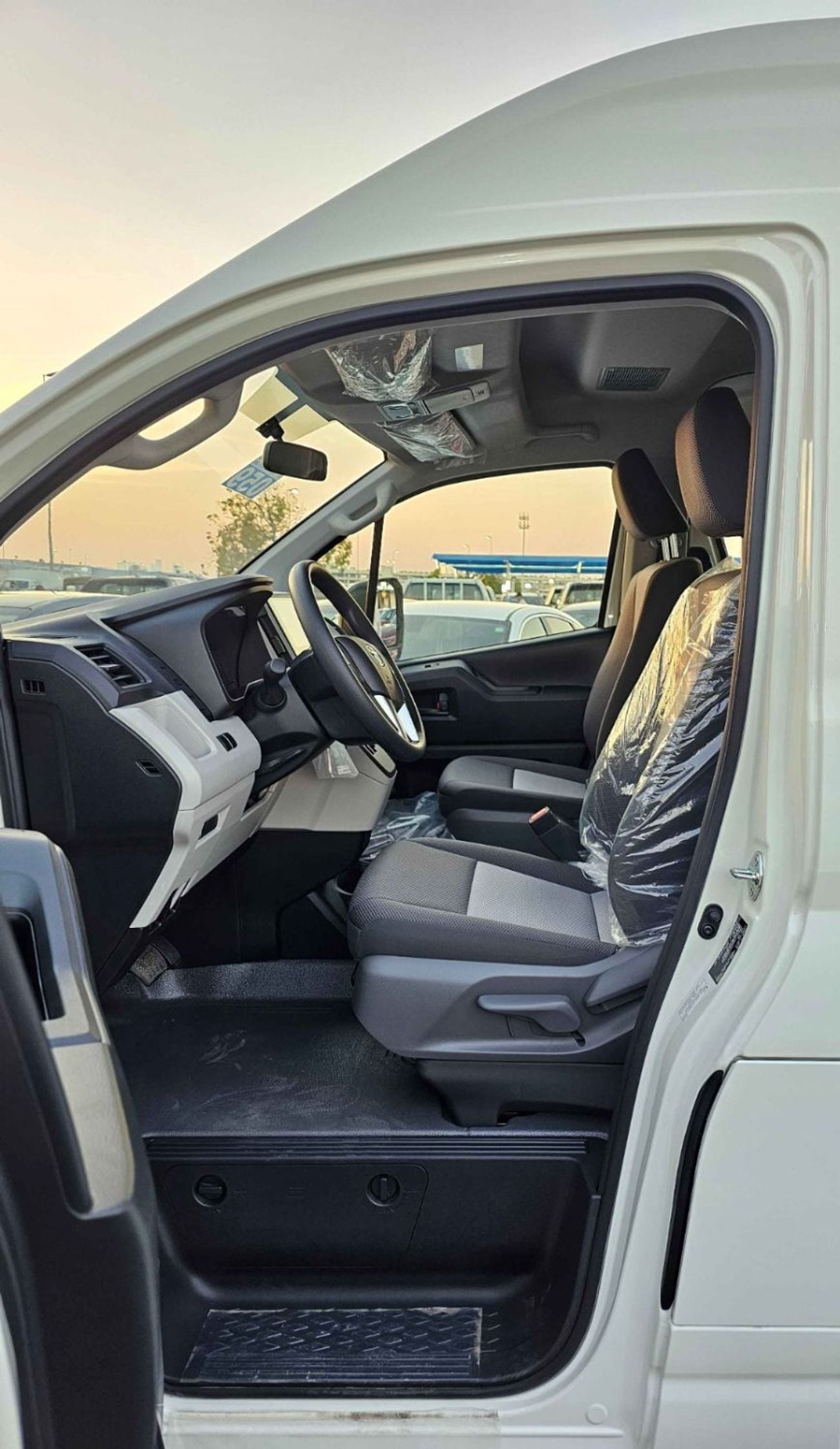 Toyota Hiace GL TOYOTA HIACE HIGHROOF GL / A/T / 2.8L V4 DIESEL / DVD CAMERA / 13 SEATER (CODE# HRDAGLJ )