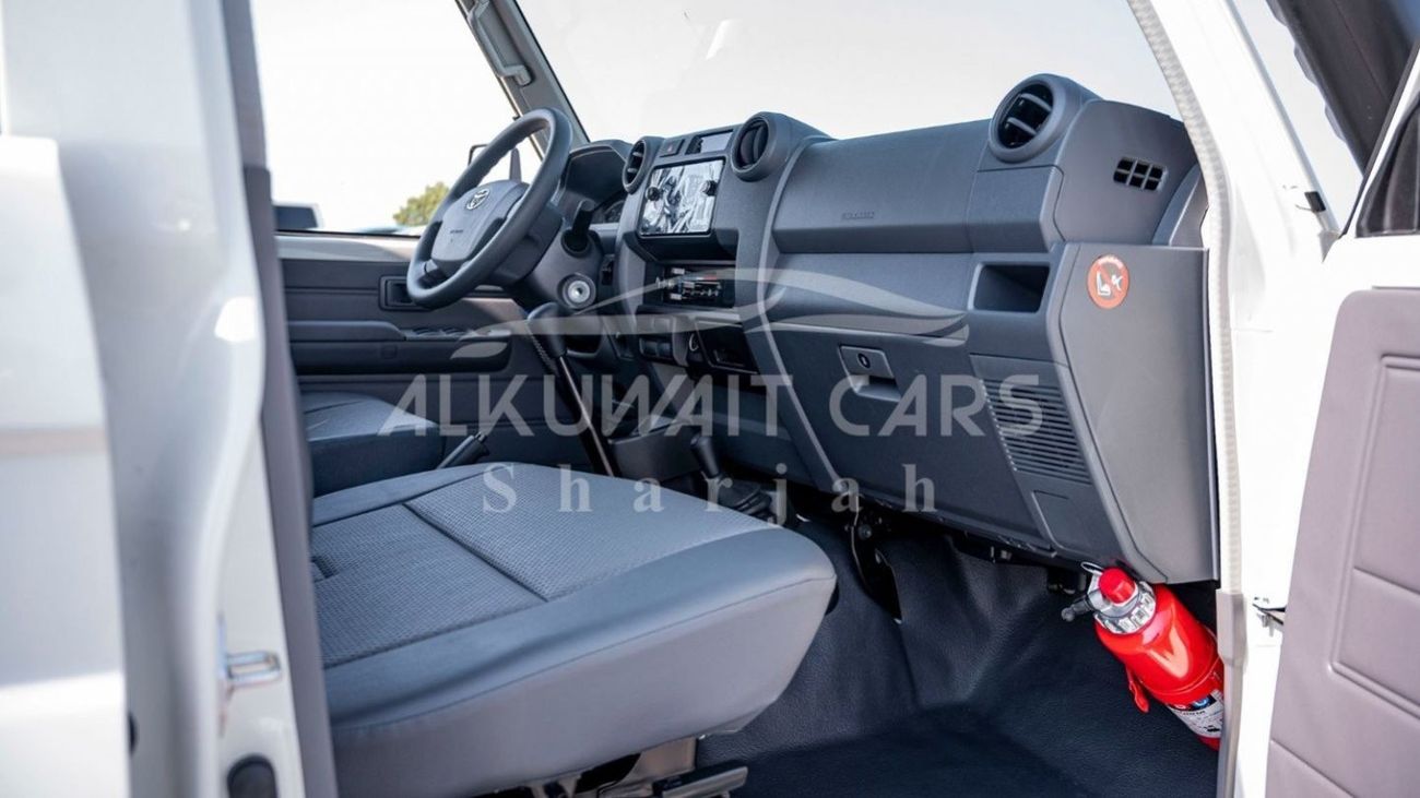 Toyota Land Cruiser Pick Up TOYOTA Land Cruiser 79 DC 4.2D MT – WHITE