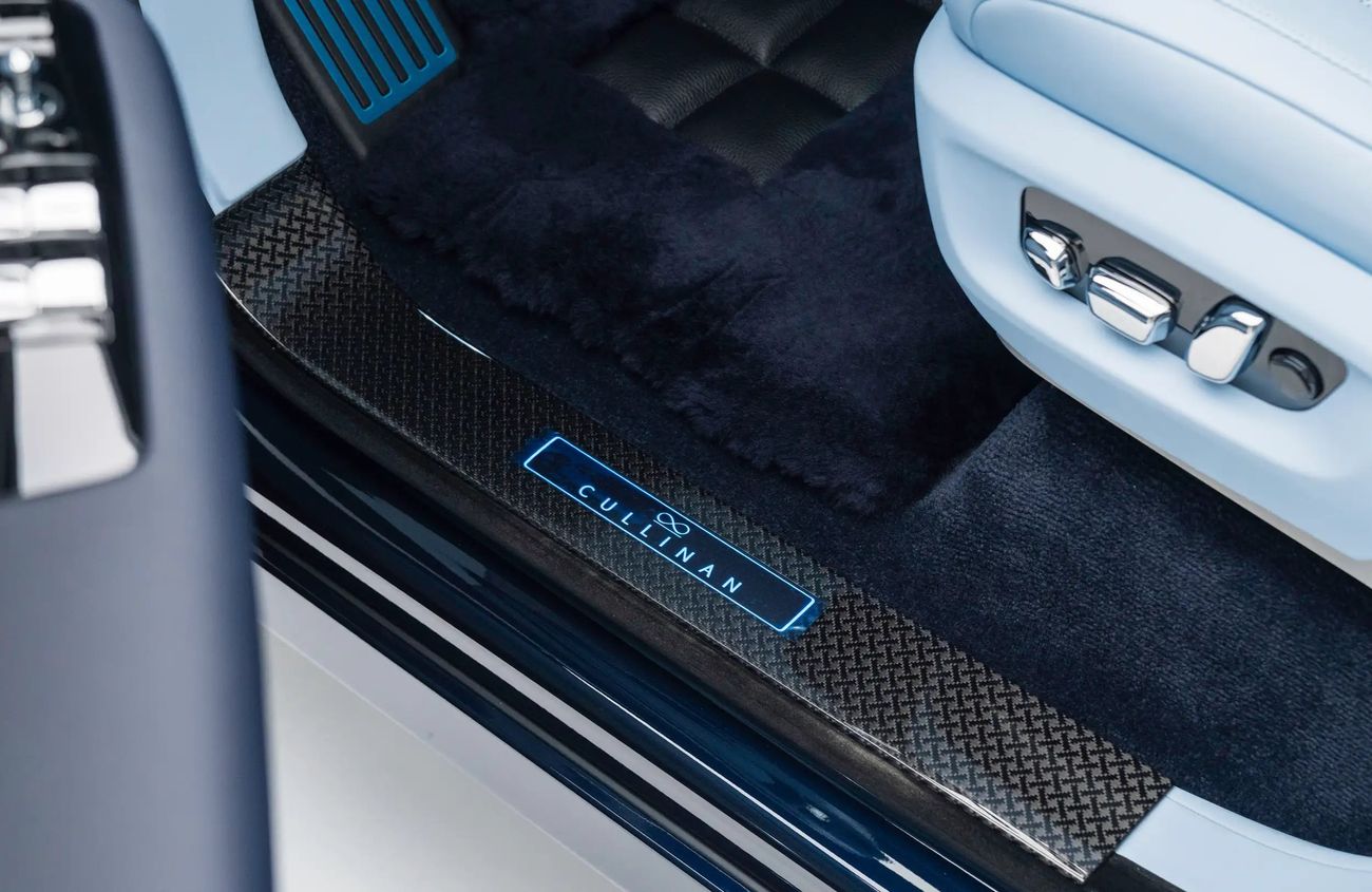 Rolls-Royce Cullinan 6.75L V-12 Twin-Turbocharged Engine