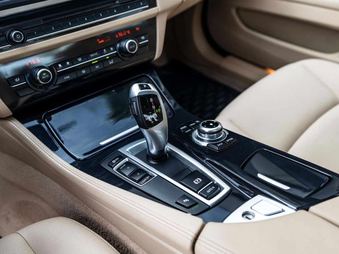 بي أم دبليو 520i Exclusive 1.6L