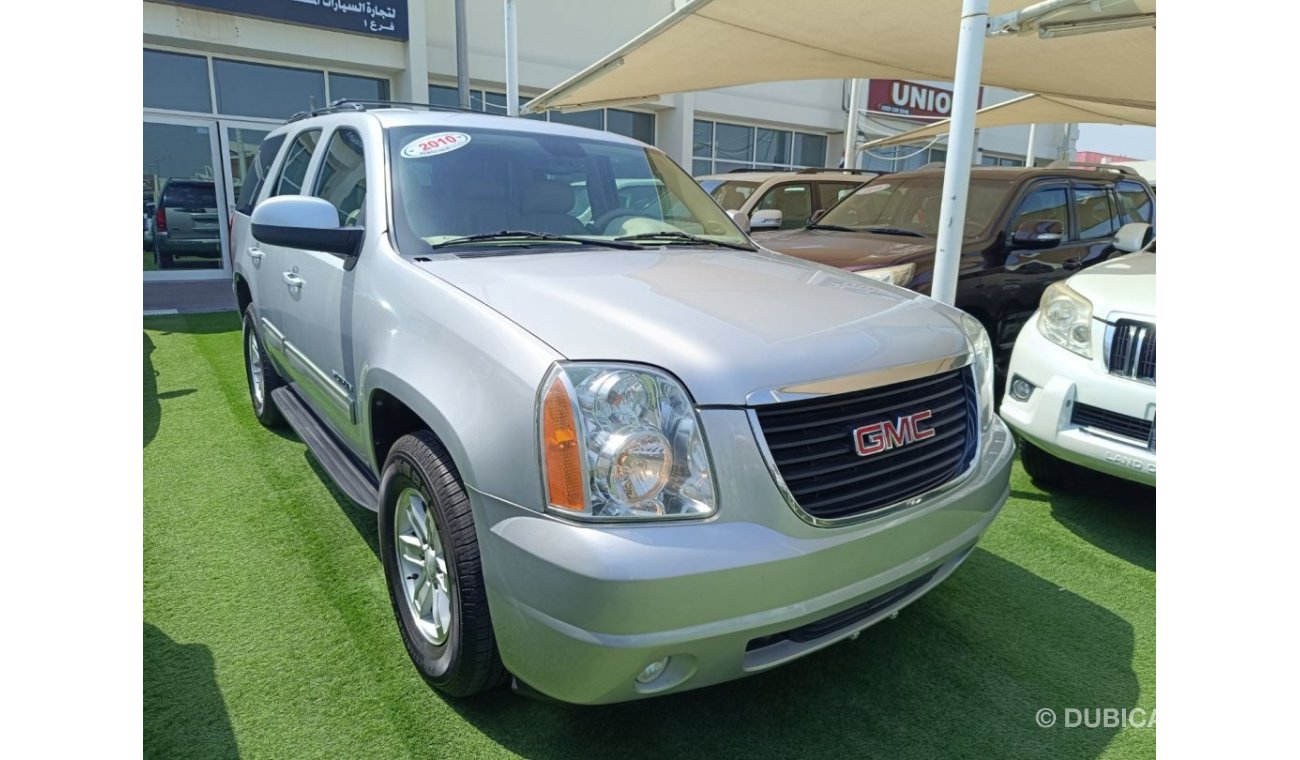 GMC Yukon car in excellent condition with no accidents