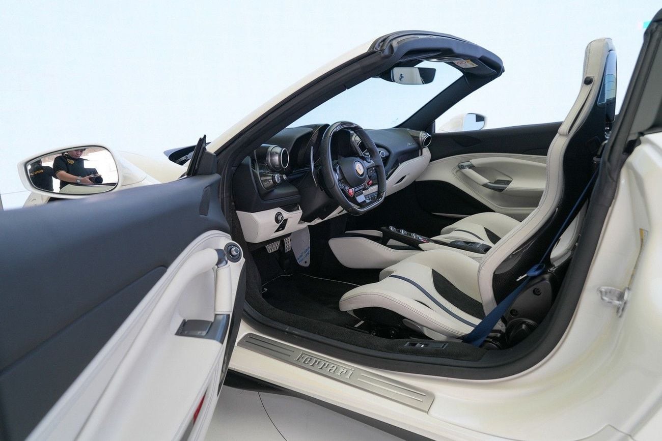 Ferrari F8 Spider STD