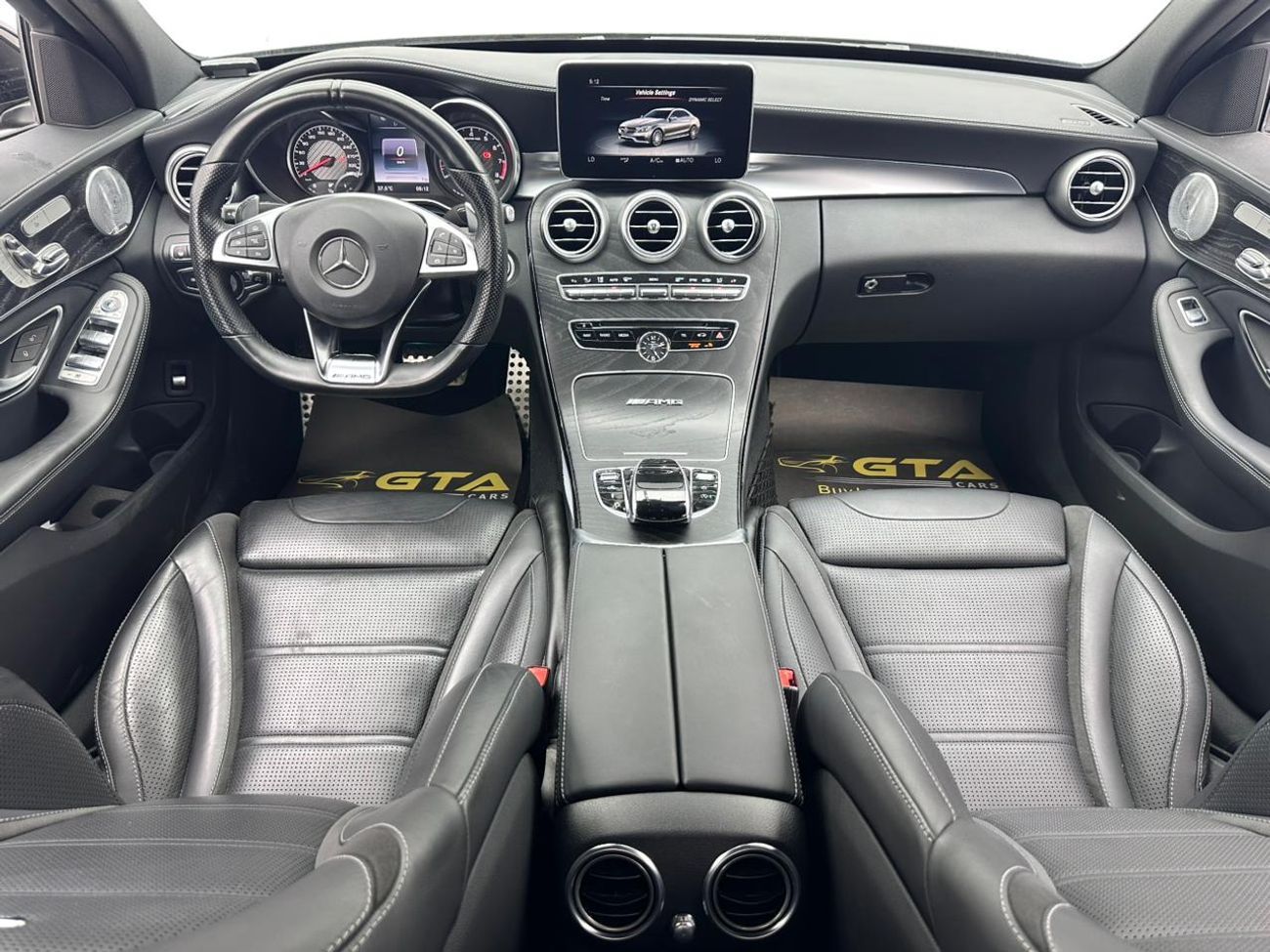 مرسيدس بنز C 63 AMG Std 4.0L Sedan