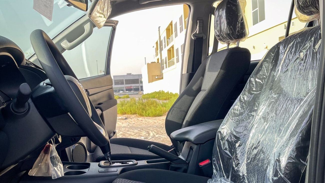 Toyota Hilux S GLX 2.4L AWD A/T 2.4L DSL DC 4X4 Active Comfort A/T 2025YM