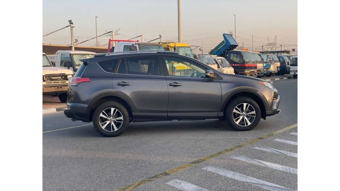 Toyota RAV4 2018 Toyota Rav4 2.5L V4 - Push Start and Auto Trunk Full Option With 2 keys -