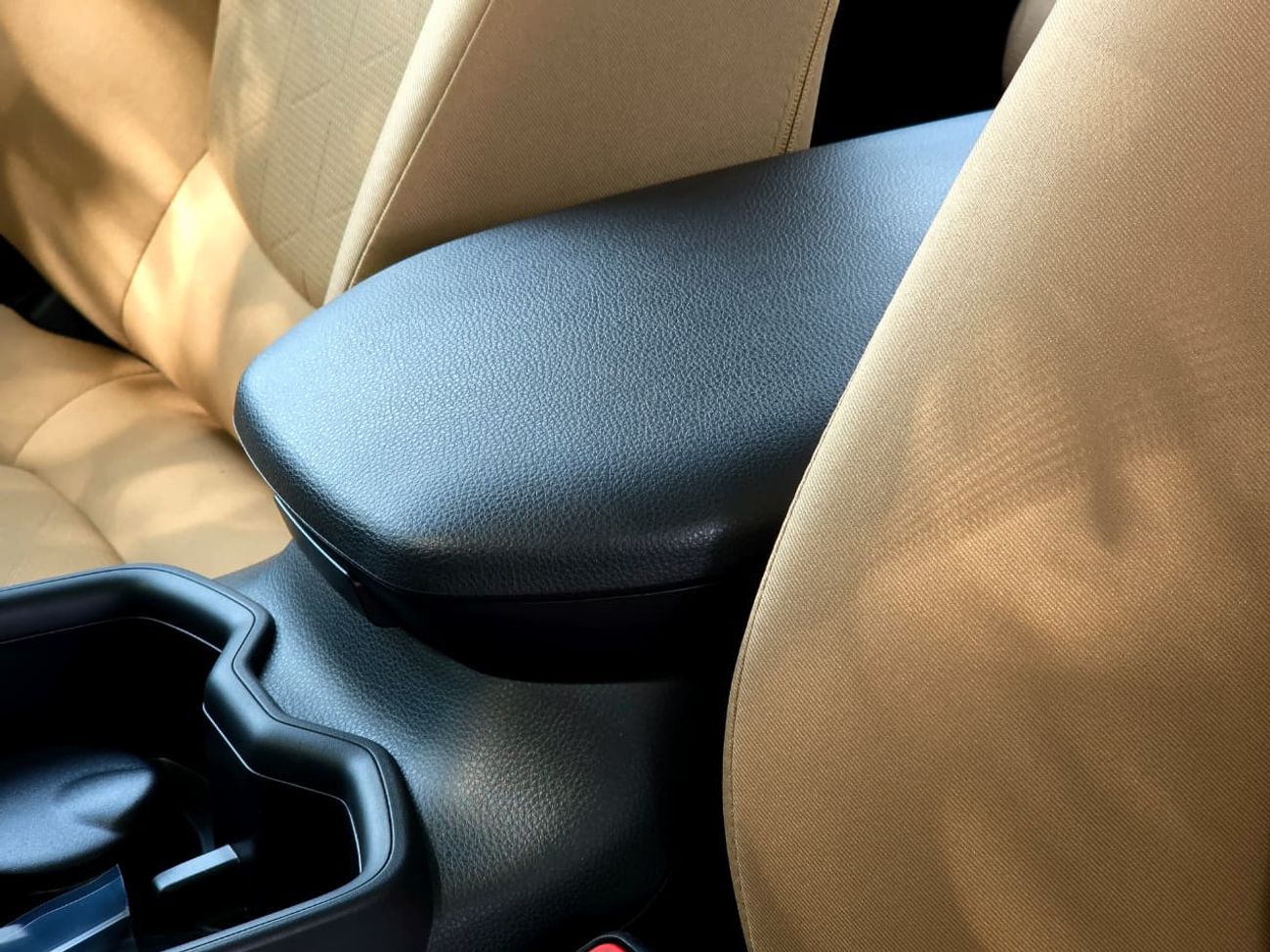 تويوتا راف ٤ TOYOTA RAV4 2.5 HYBRID - XLE - G - MID OPTIONS - 2025 MODEL - WHITE INSIDE BEIGE - OMANI