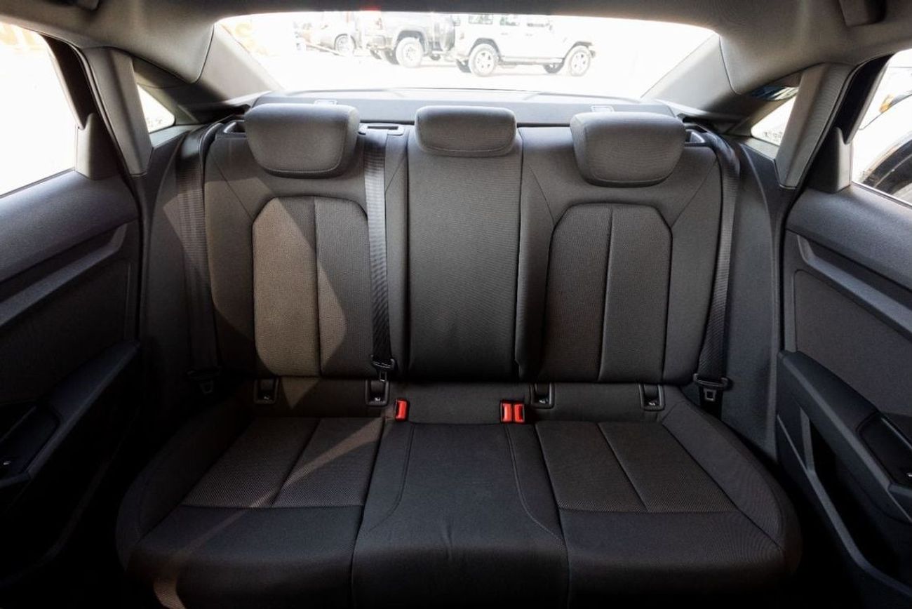 أودي A3 35 TFSI 1.4L Audi A3 35TFSI 2021 GCC under Warranty with Flexible Down-Payment.