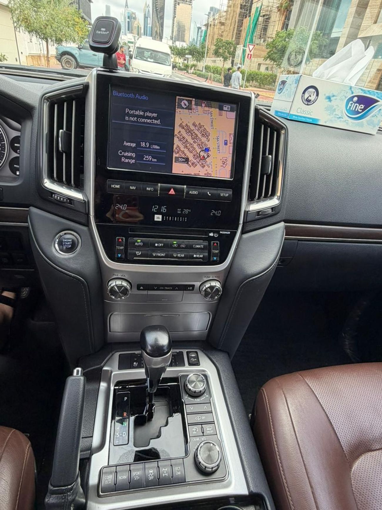 Toyota Land Cruiser VXR 5.7L AWD