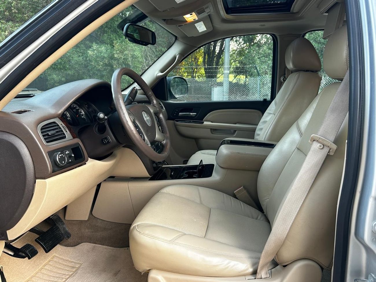 GMC Yukon Denali 6.2L (9 Seater)