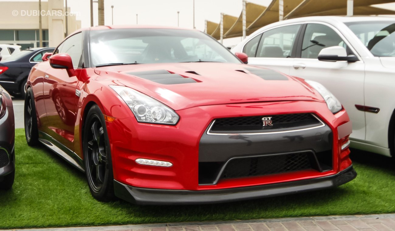 Nissan GT-R