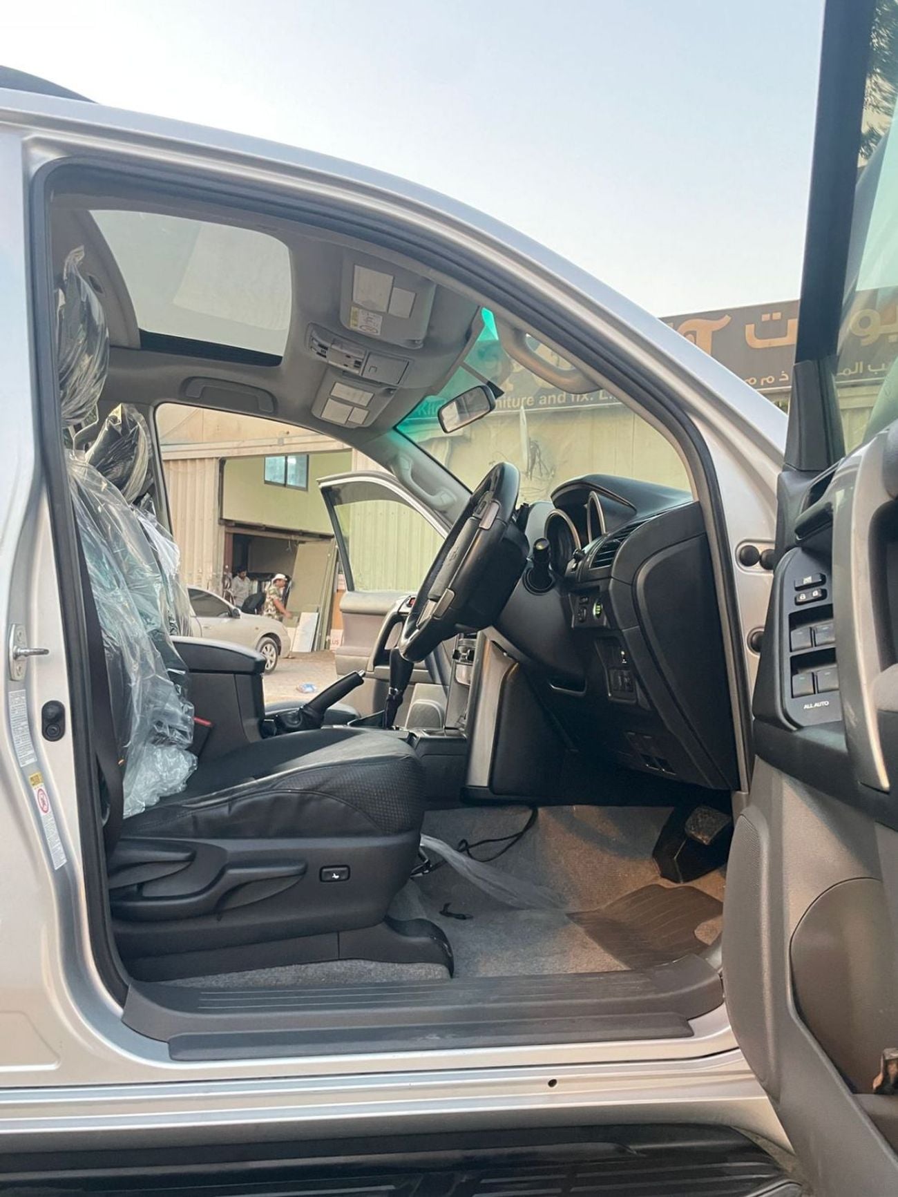 Toyota Prado TOYOTA LANDCRUISER PRADO 2013 SILVER 4WD AT DIESEL = RIGHT HAND