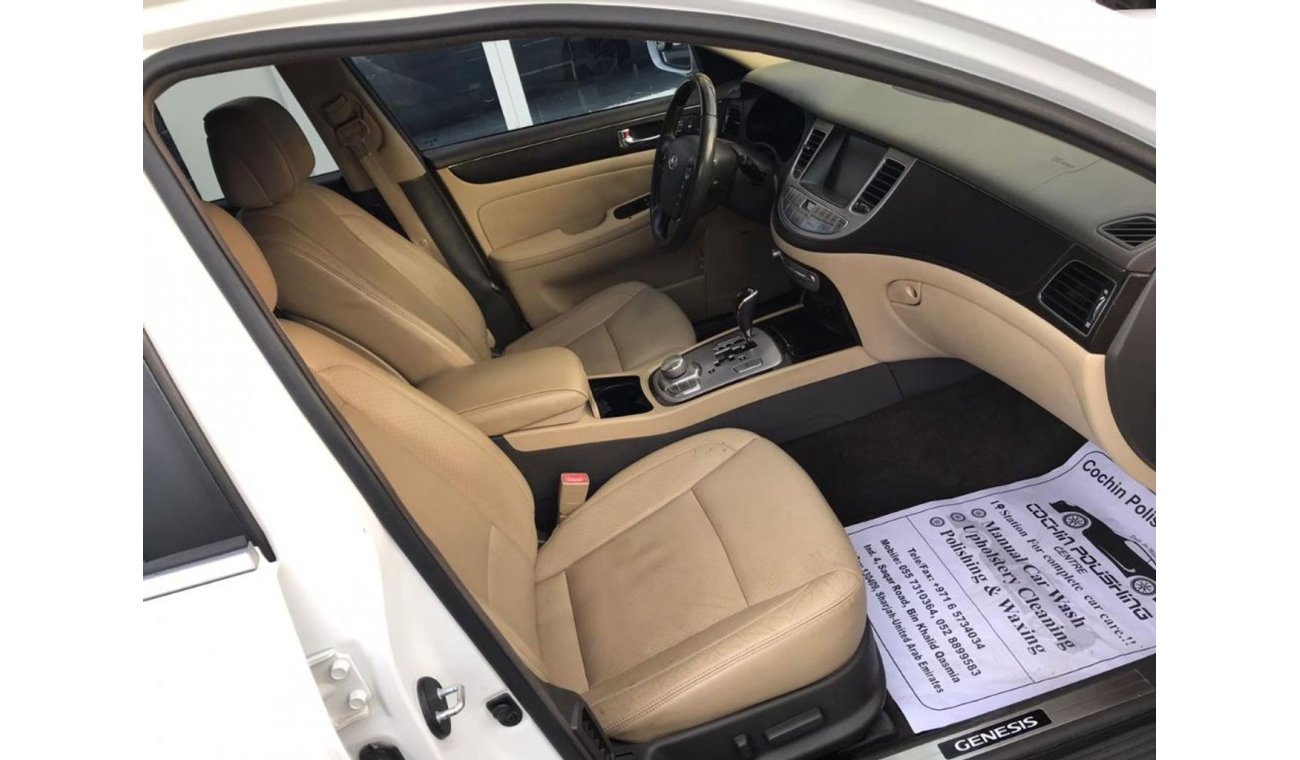 Hyundai Genesis Hyundai Genesis 2011 full option,,,, very celen car for sale