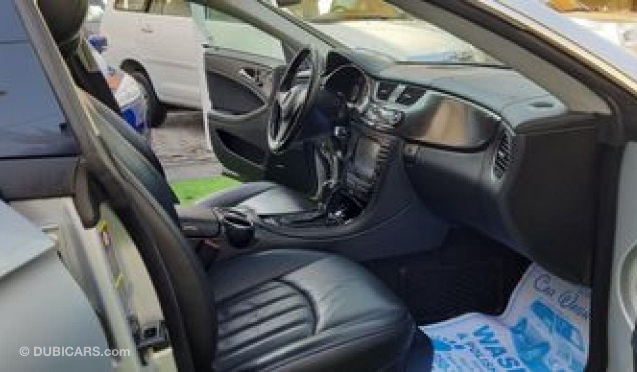 Mercedes Benz CLS550 Importado de Japón, en excelentes condiciones, no se requiere ningún gasto - Cuero - Ranura - Ala po