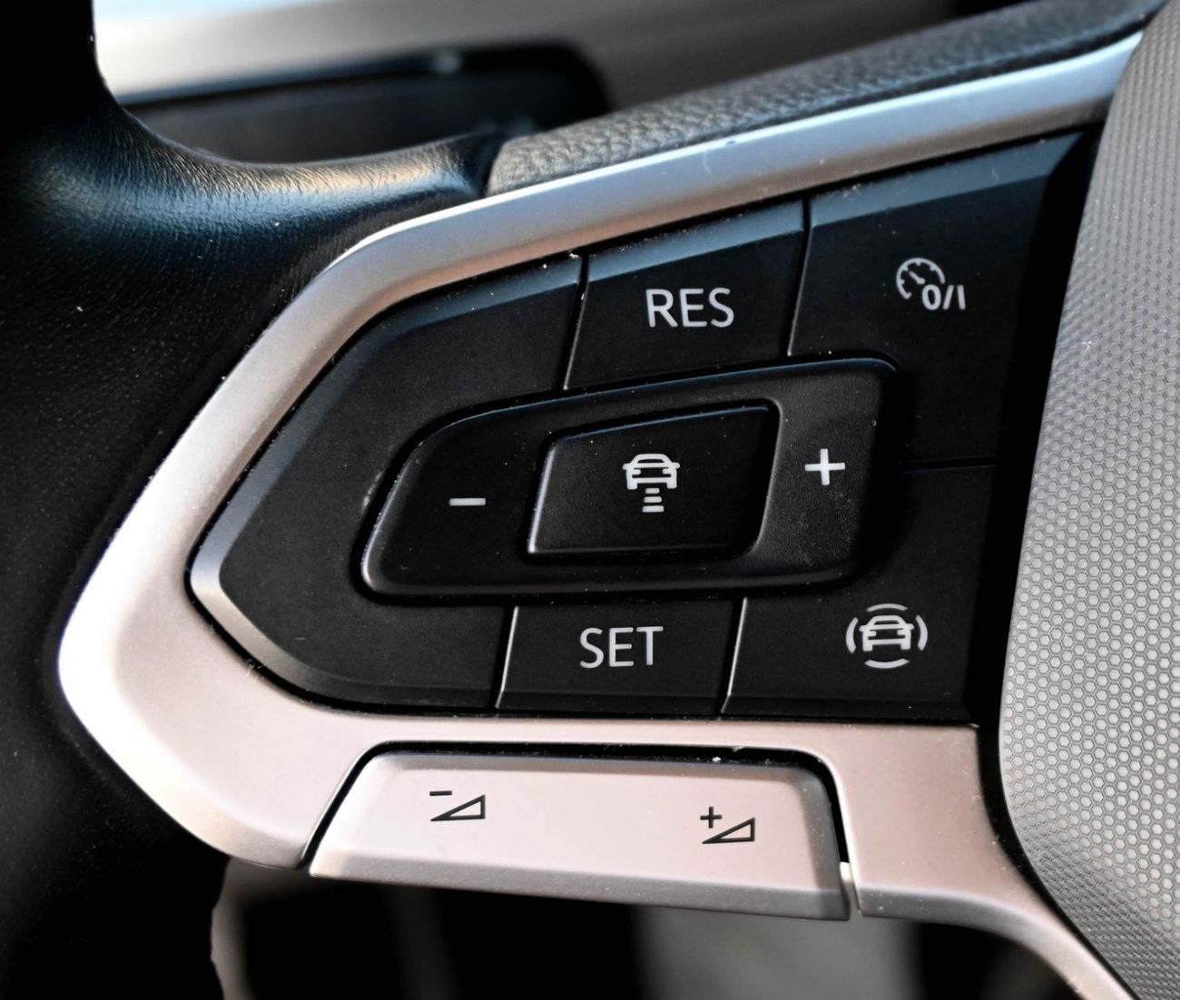 Volkswagen T ROC Life 1.4L VOLKSWAGEN T ROC 2023 1.4L GCC   accident-free Excellent Condition 1019  AED Monthly