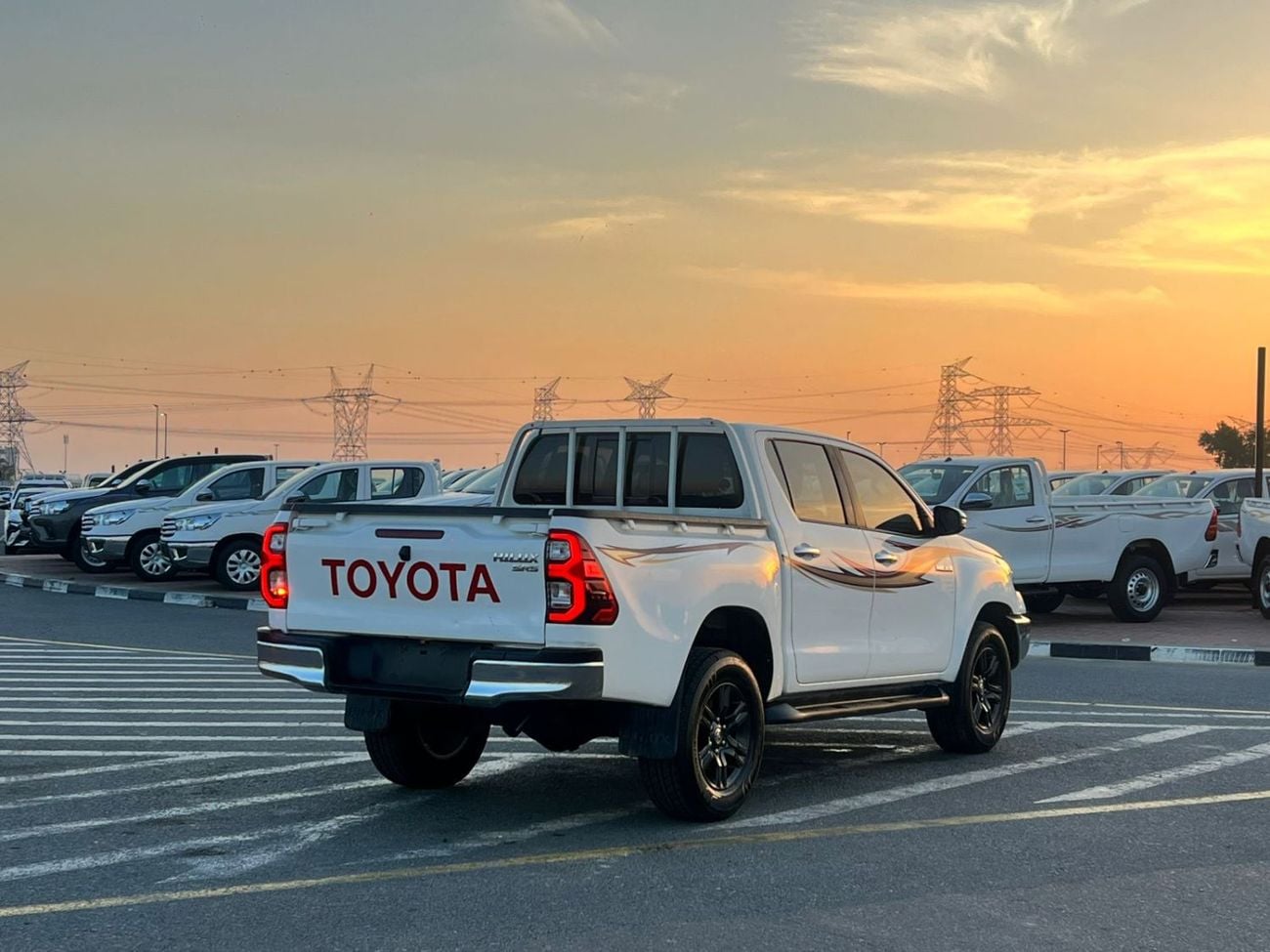 Toyota Hilux 2022 Toyota Hilux SR5 Premium Full Option - 2.7L V4 - 4x4 AWD - Rear CAM & AC - big Body