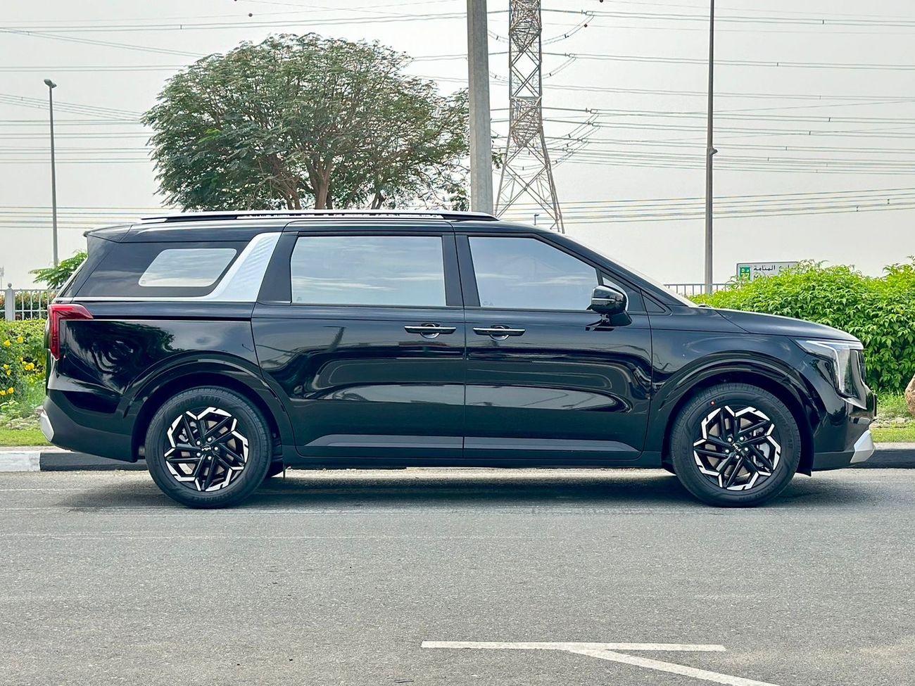 Kia Carnival 3.5L - V6 Full Option - 9 Seater - A/T - Direct Owner