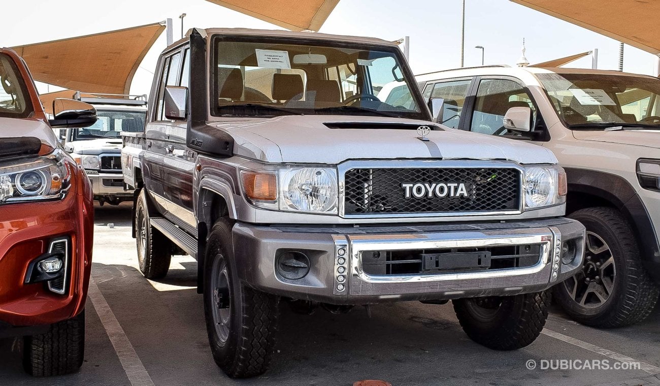 Toyota Land Cruiser Pick Up V8 Diesel MID OPTION MANUAL TRANSMISSION