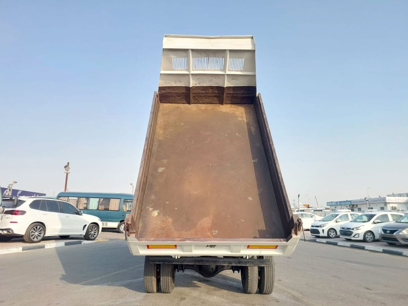 Mitsubishi Fighter (RAMADAN OFFER) MITSUBISHI FIGHTER TRUCK RHD 1990 MODEL 7.5 L DIESEL MANUAL(PM40032)