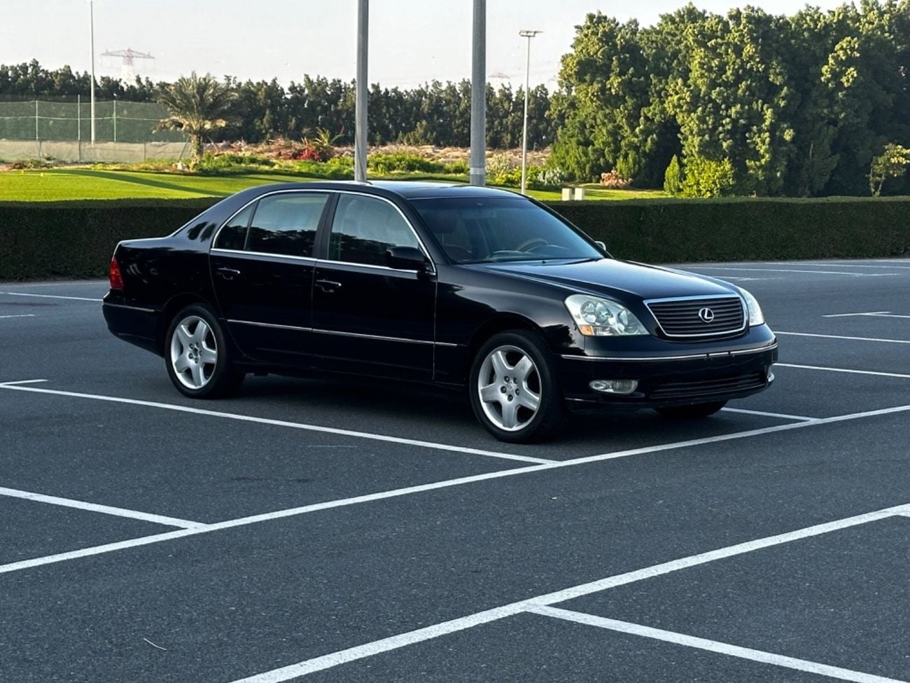 لكزس LS 430 موديل 2002 حاله ممتازه من الداخل والخارج نص الترا