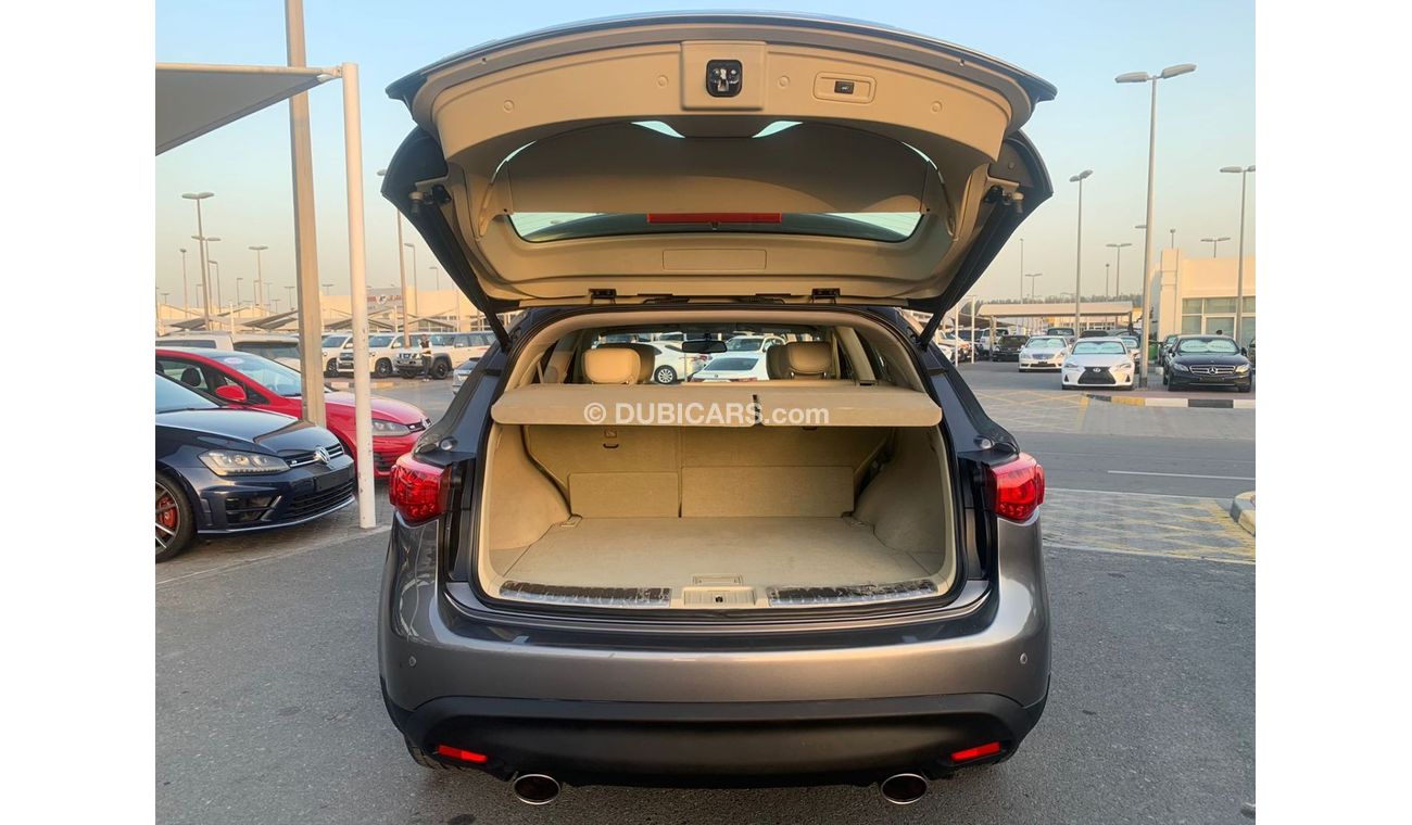 Infiniti QX70 Limited Infiniti QX70 _ Gcc_2019_Excellent_Condition _Full option