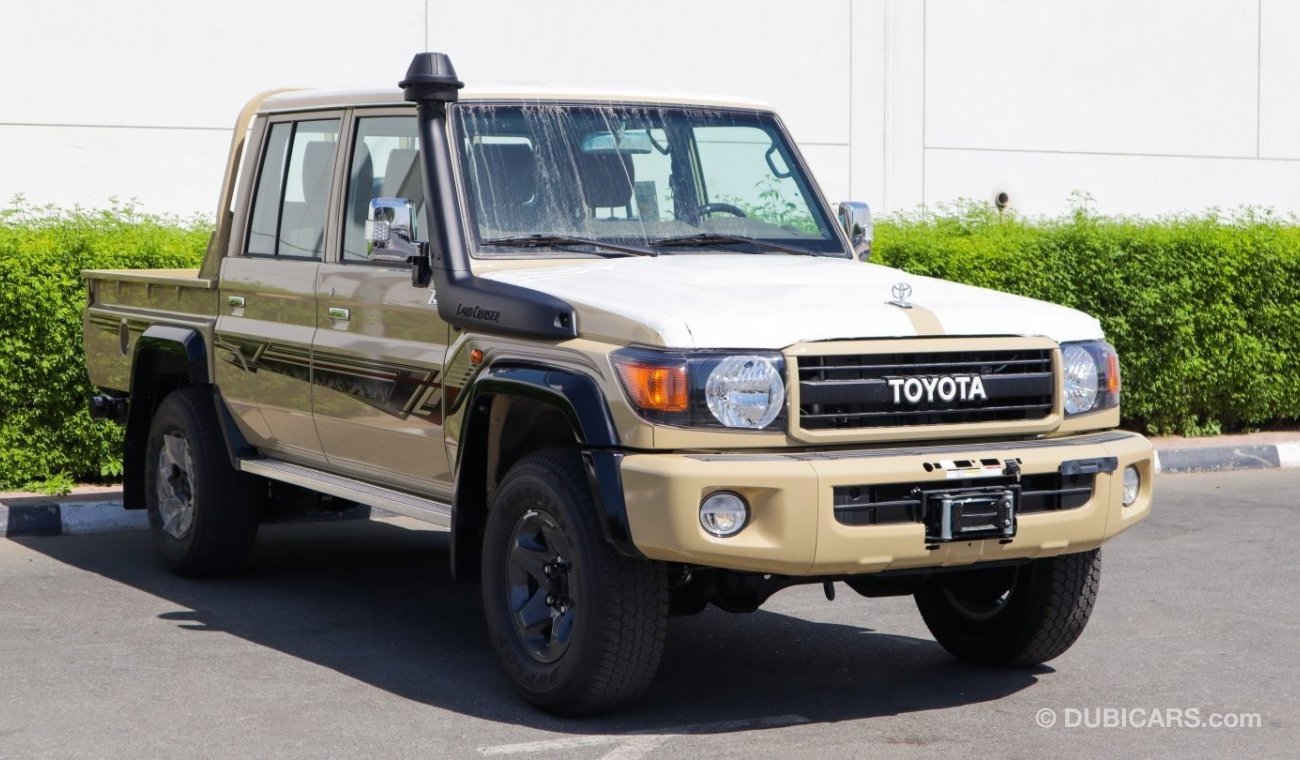 Toyota Land Cruiser Pick Up تويوتا كروزر دبل   *70 anniversary *    فل اوبشن ونش دفلوك  2022  لون بيج