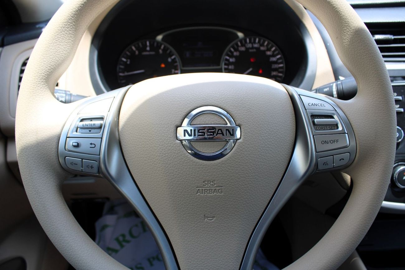 Nissan Altima SV ACCIDENTS FREE - GCC - MID OPTION - PERFECT INSIDE OUT
