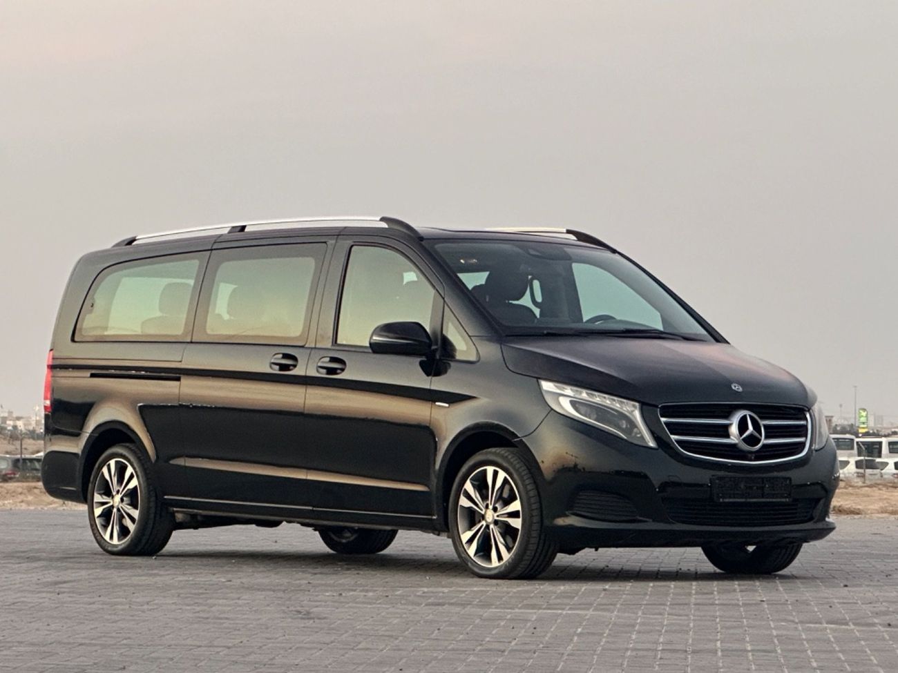 مرسيدس بنز V 250 موديل 2018 خليجي فل مواصفات بانوراما وتحكم كهربي كامل ونظام صوت ممتاز