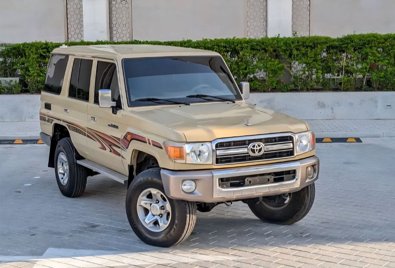 Toyota Land Cruiser LC76 LX Grade LHD 2.8L 1GD-FTV V4 Turbo Diesel Engine Manual Gear 4WD 5 Seats 5 Door