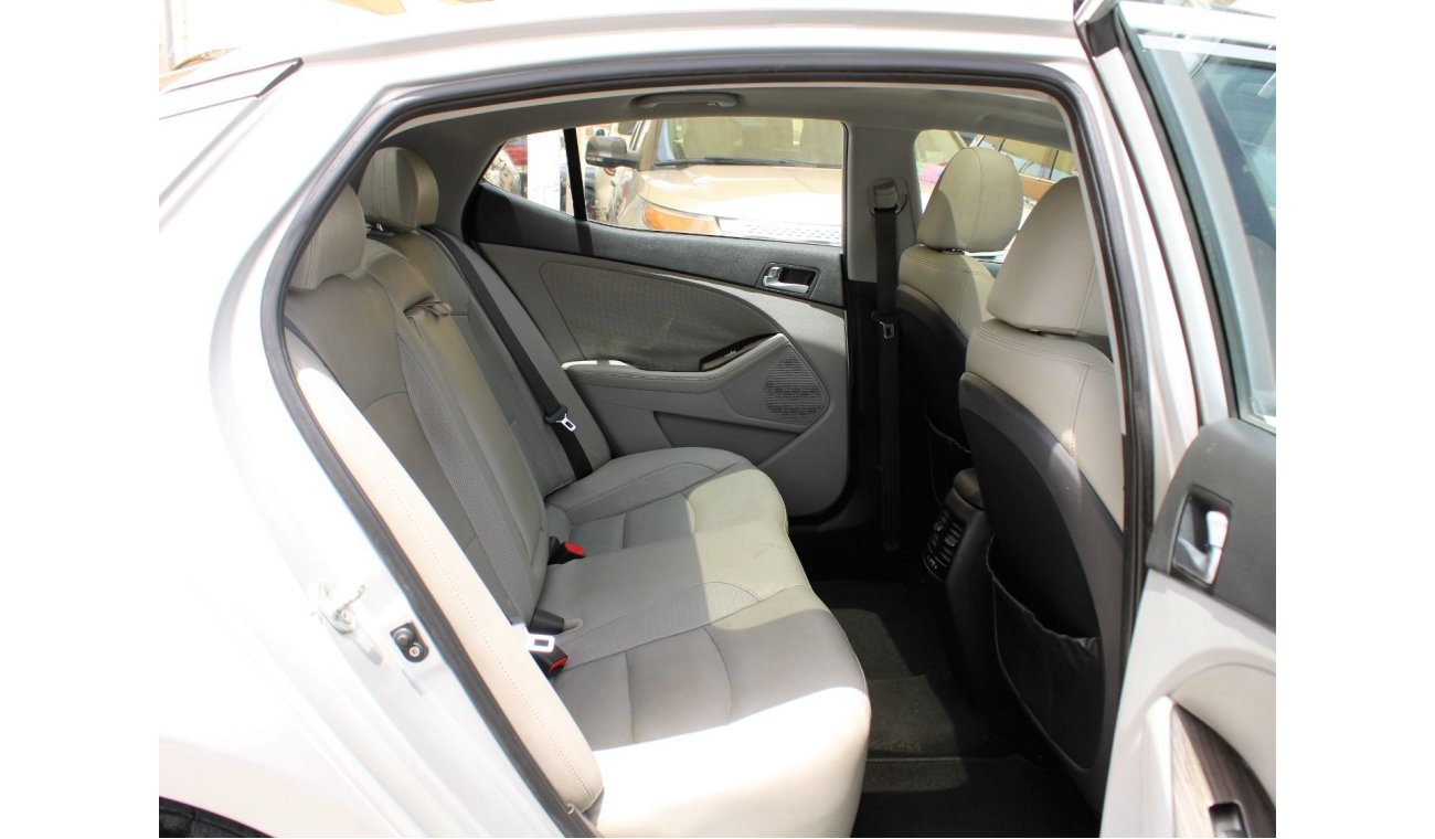 Kia Optima ACCIDENTS FREE - FULL OPTION - GCC - 2 KEYS - CAR IS IN PERFECT CONDITION INSIDE OUT