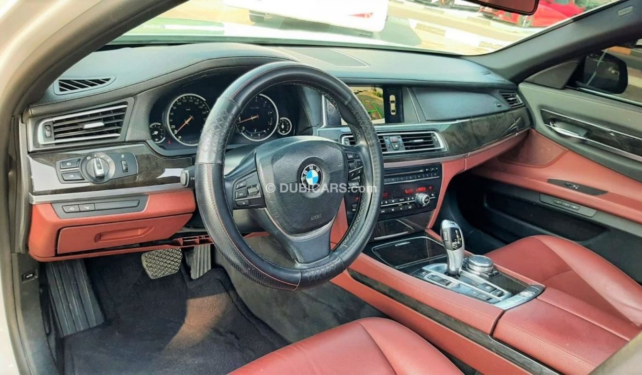 بي أم دبليو 730Li LI - 2015 - UNDER WARRANTY - IMMACULATE CONDITION