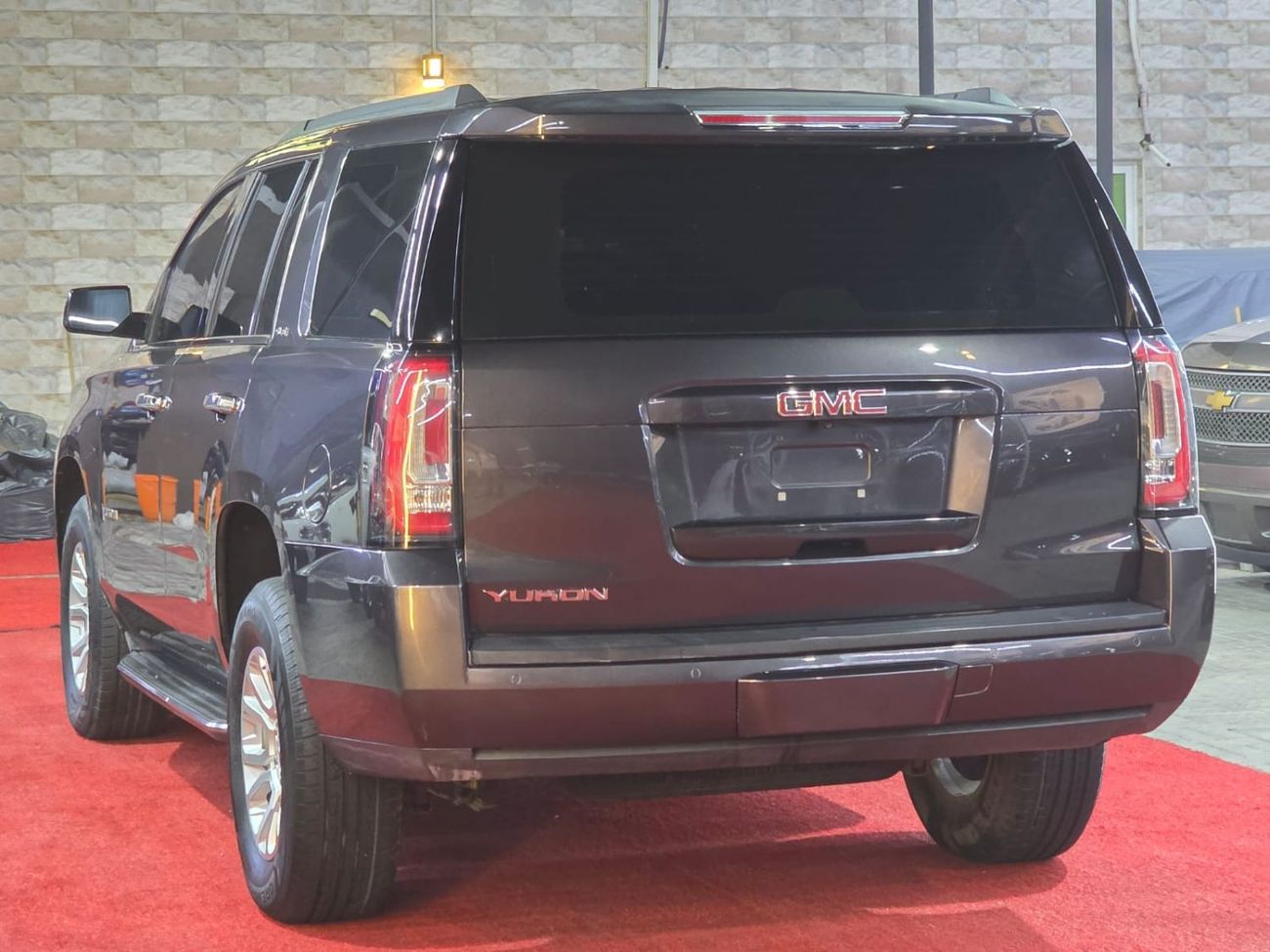 GMC Yukon SLE 5.3L 4WD (8 Seater)