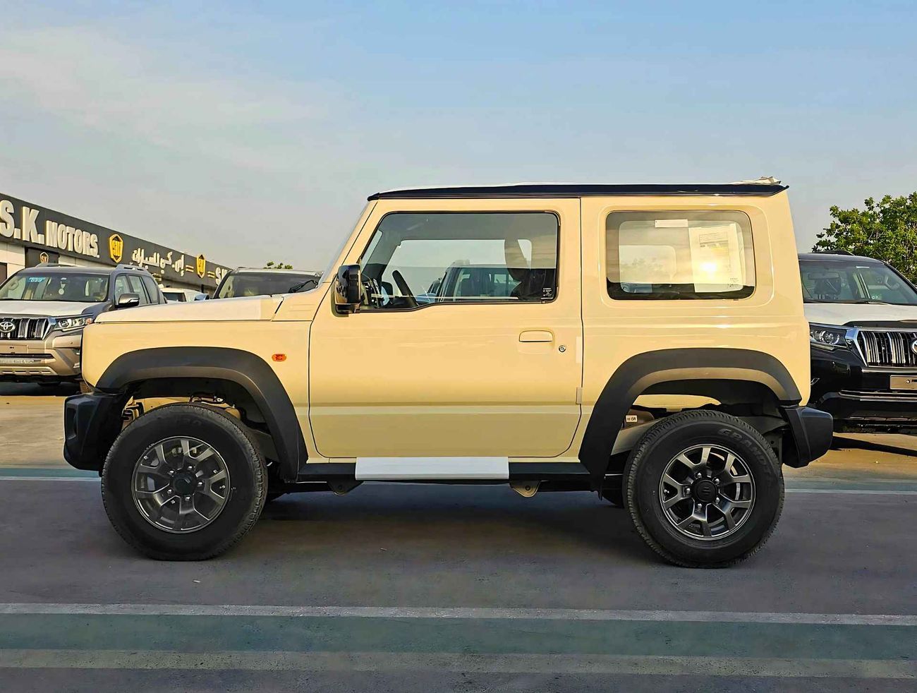 Suzuki Jimny DUAL TONE / GLX / A/T / 1.5L V4 PETROL / 3 DOOR / ALL GRIP OFF ROAD / 4WD (CODE # GLX)