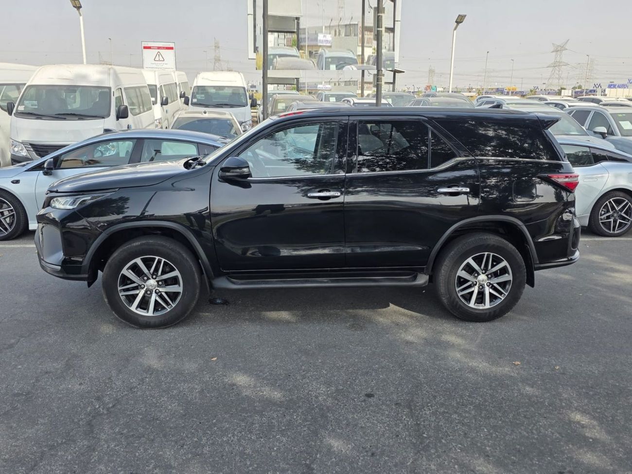 Toyota Fortuner DIESEL ENGINE RIGHT HAND DRIVE 2800 CC AUTO TRANSMISSION ONLY FOR EXPORT