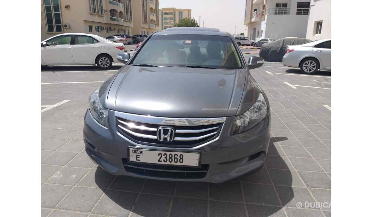 Honda Accord مواصفات خليجي فتحه سقف بدون حوادث