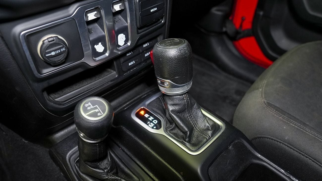 Jeep Wrangler Sport 3.6L A/T