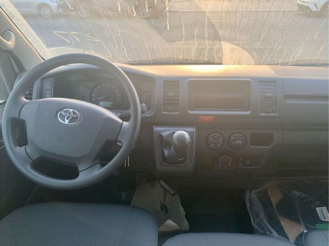 Toyota Hiace 2500cc DSL AIRBAGS + ABS 15 SEATER 2023MY