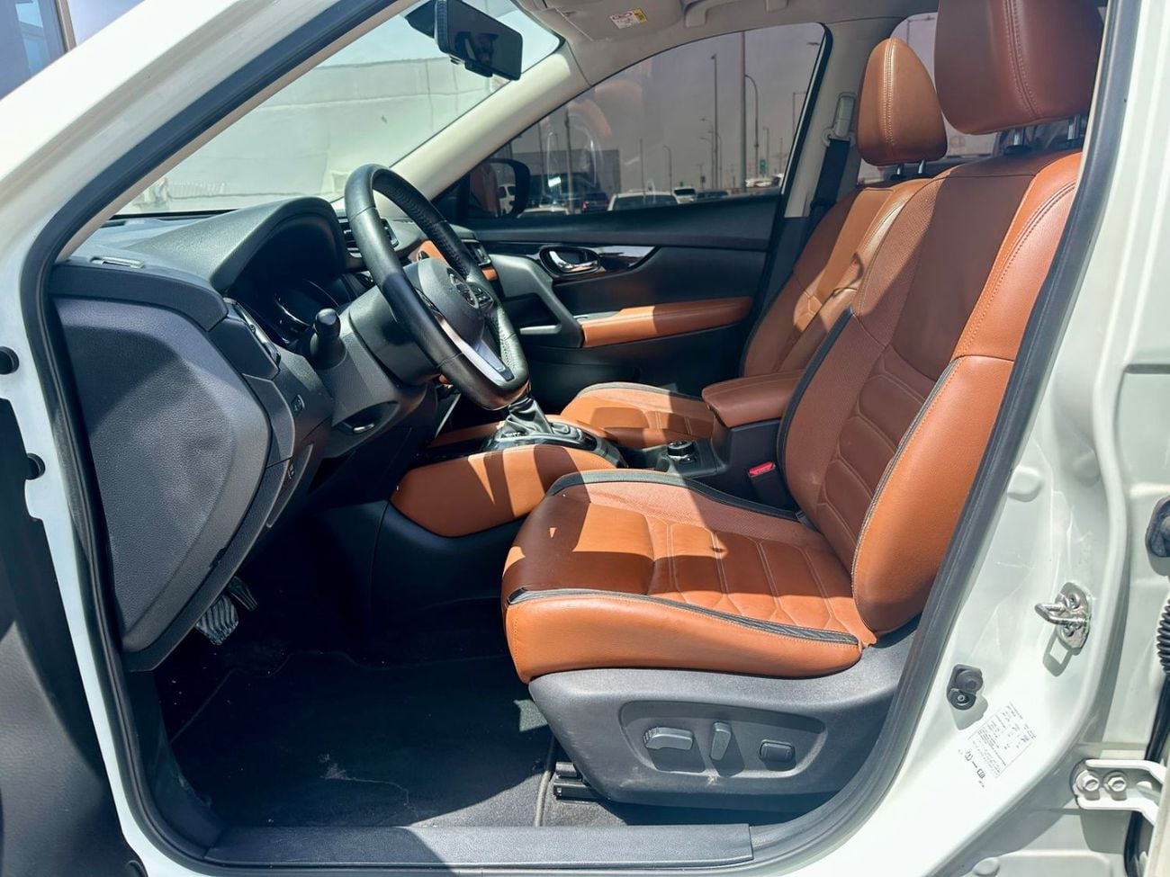 Nissan X Trail SL 955-Monthly l GCC l Panoramic, Leather, Cruise l Accident Free