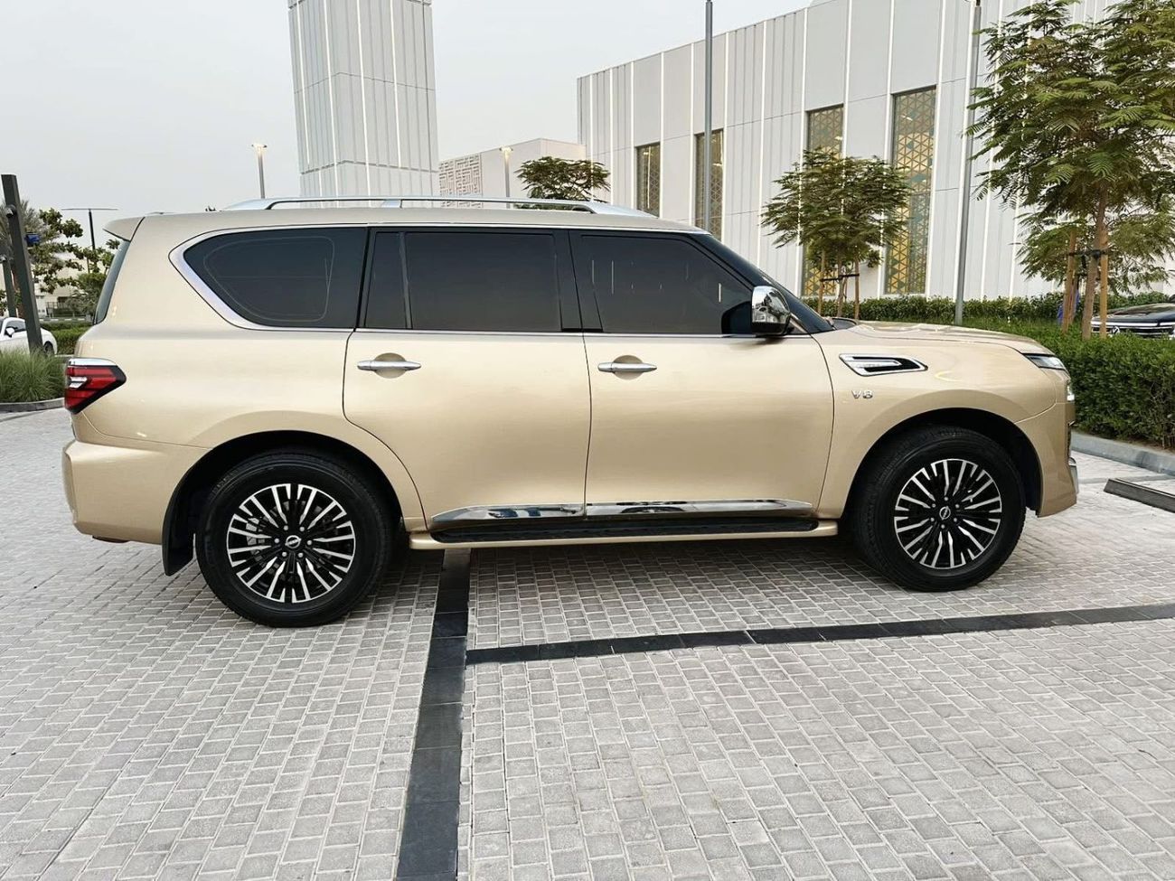 Nissan Patrol LE Platinum City 5.6L 2023 BODYKIT ***CLEAN TITLE  ****