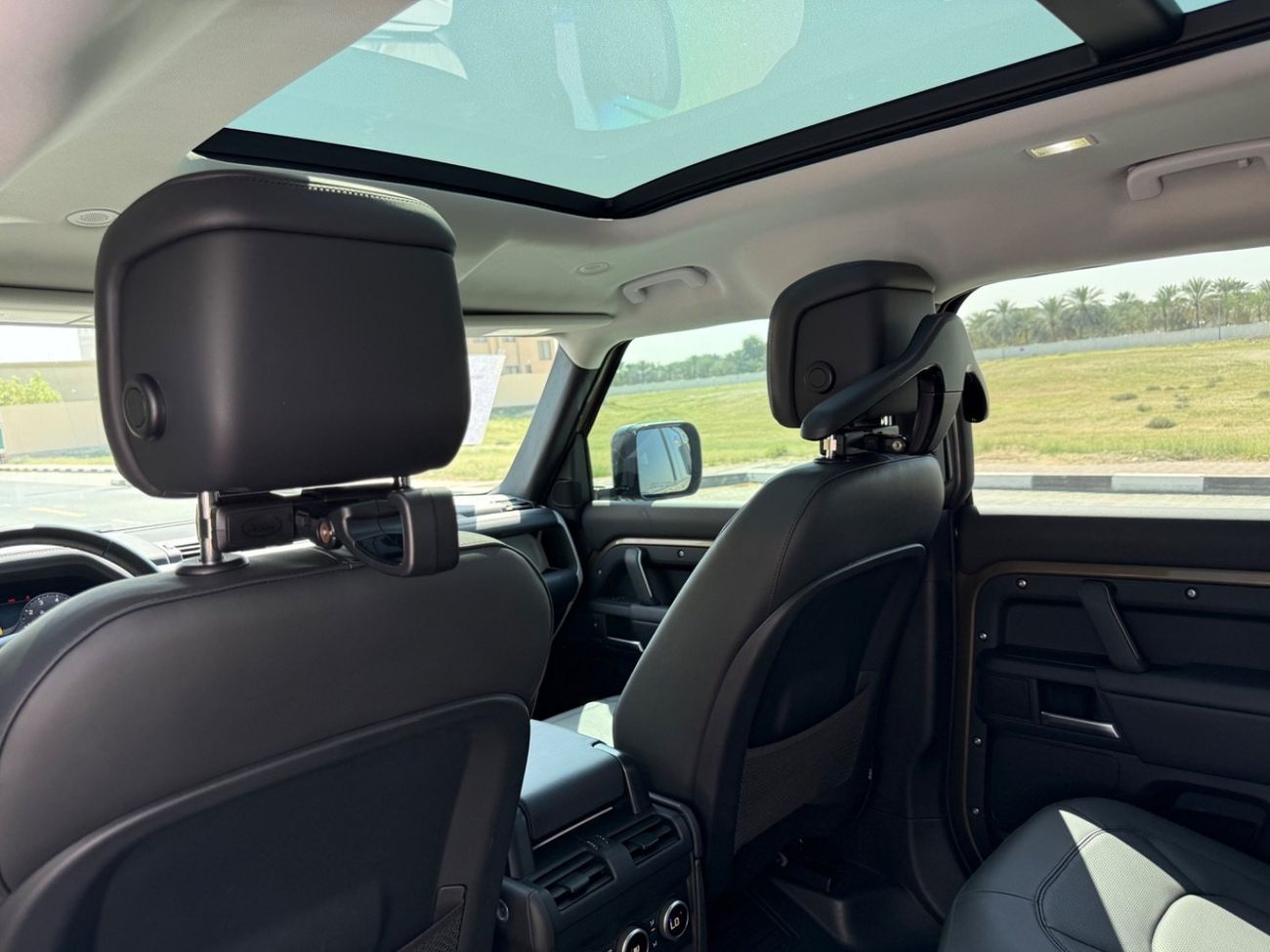 لاند روفر ديفندر P400 110 SE 3.0L (5 Seater)