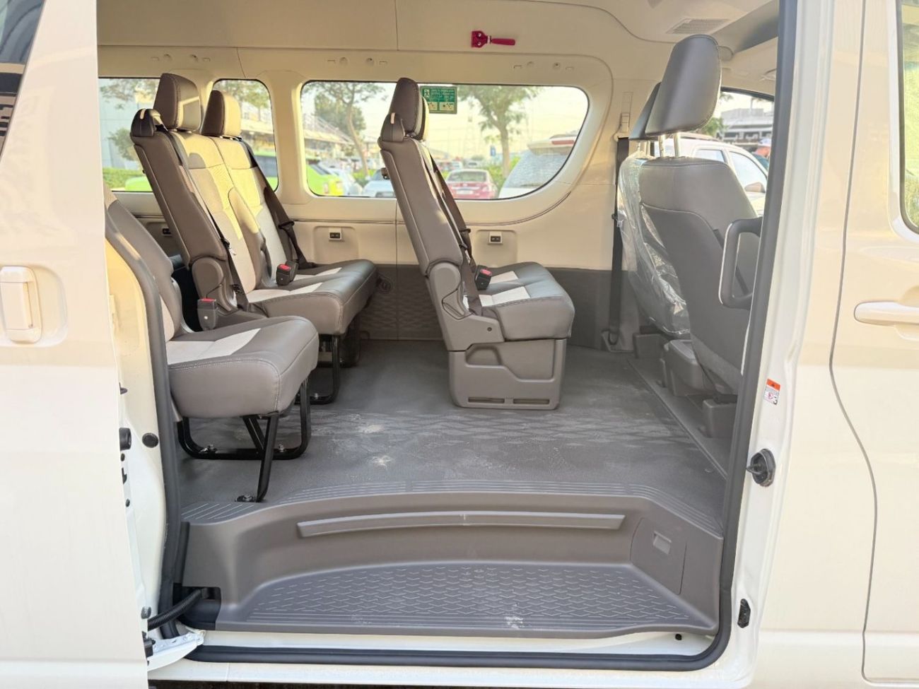 تويوتا هاياس 2026 Toyota Hiace GL 13-Seater High-Roof Full-Option 3.5L V6 Petrol A/T RWD Export Only