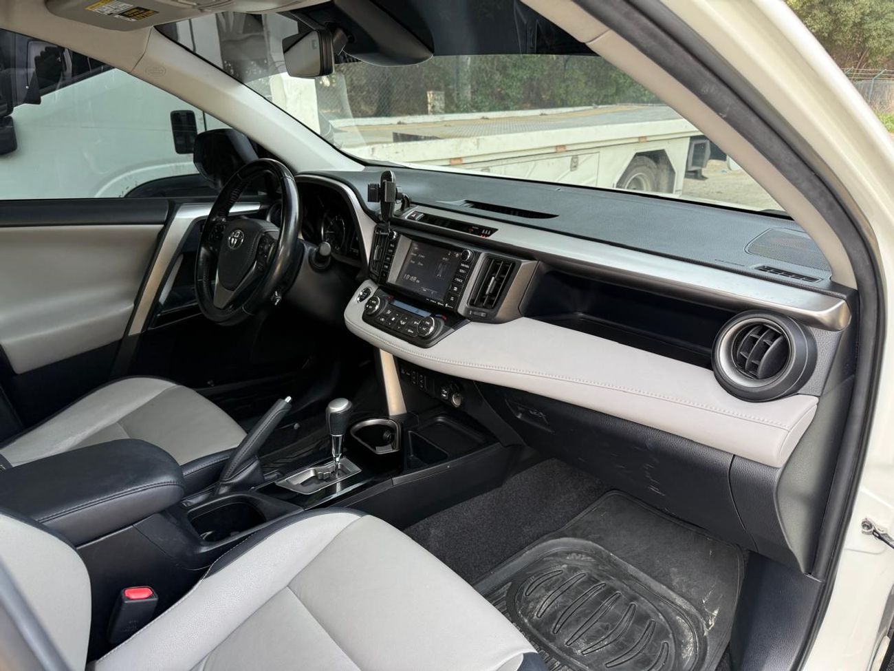 تويوتا راف ٤ Limited 2.5L