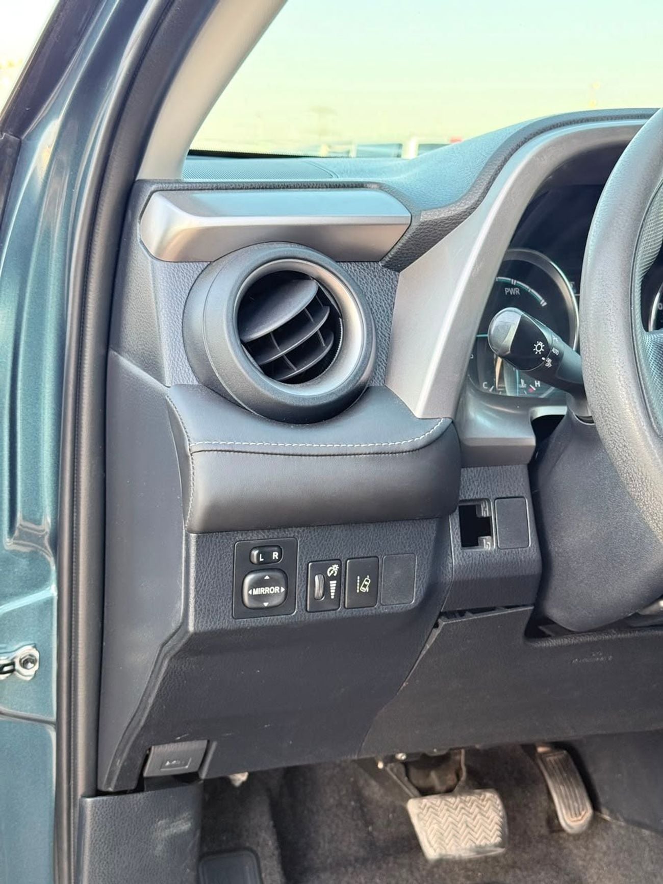 Toyota RAV4 2018 model LE hybrid