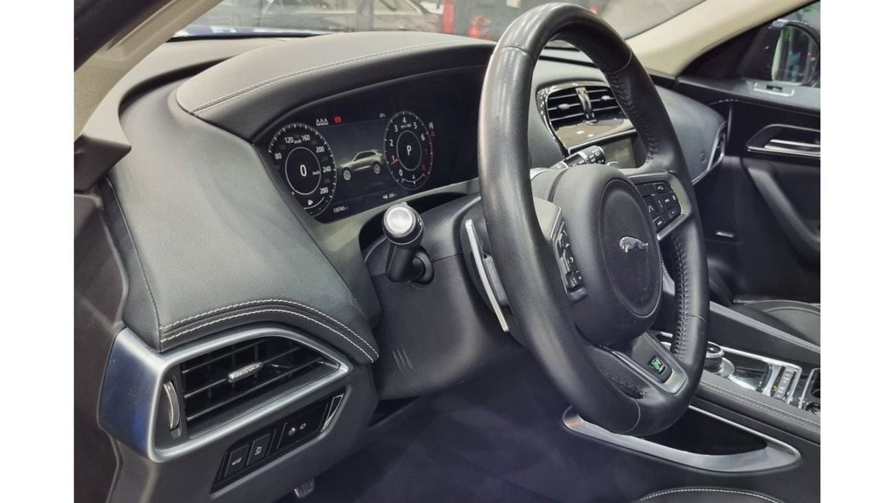 Jaguar F Pace R-Sport SUMMER PROMOTION JAGUAR F PACE R 2.5T 2019 GCC IN PERFECT CONDITION UNDER AL TAYER WARRANTY