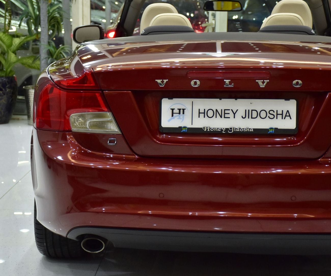 فولفو C70 EXCELLENT DEAL for our Volvo C70 T5 ( 2011 Model ) in Red Color GCC Specs
