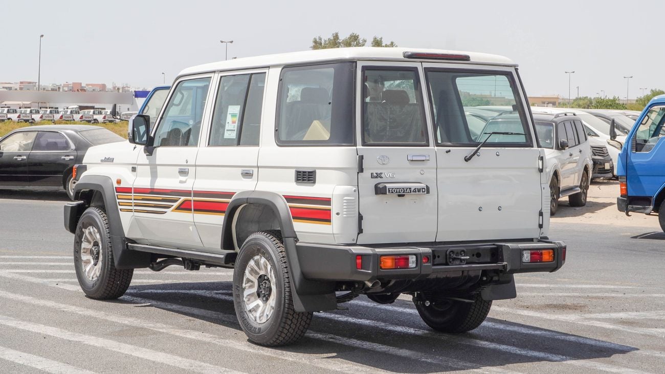 تويوتا لاند كروزر 70 LX 4.0 L V6