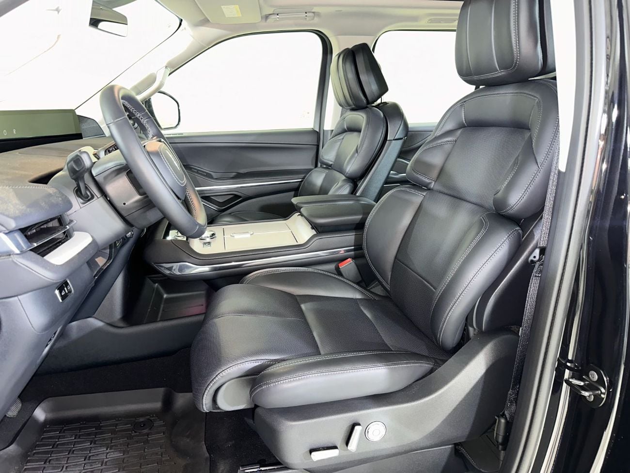 Lincoln Navigator RESERVE N1525 / FREE INSURANCE + REGISTRATION / AL TAYER MOTORS AL QOUZ SHOWROOM