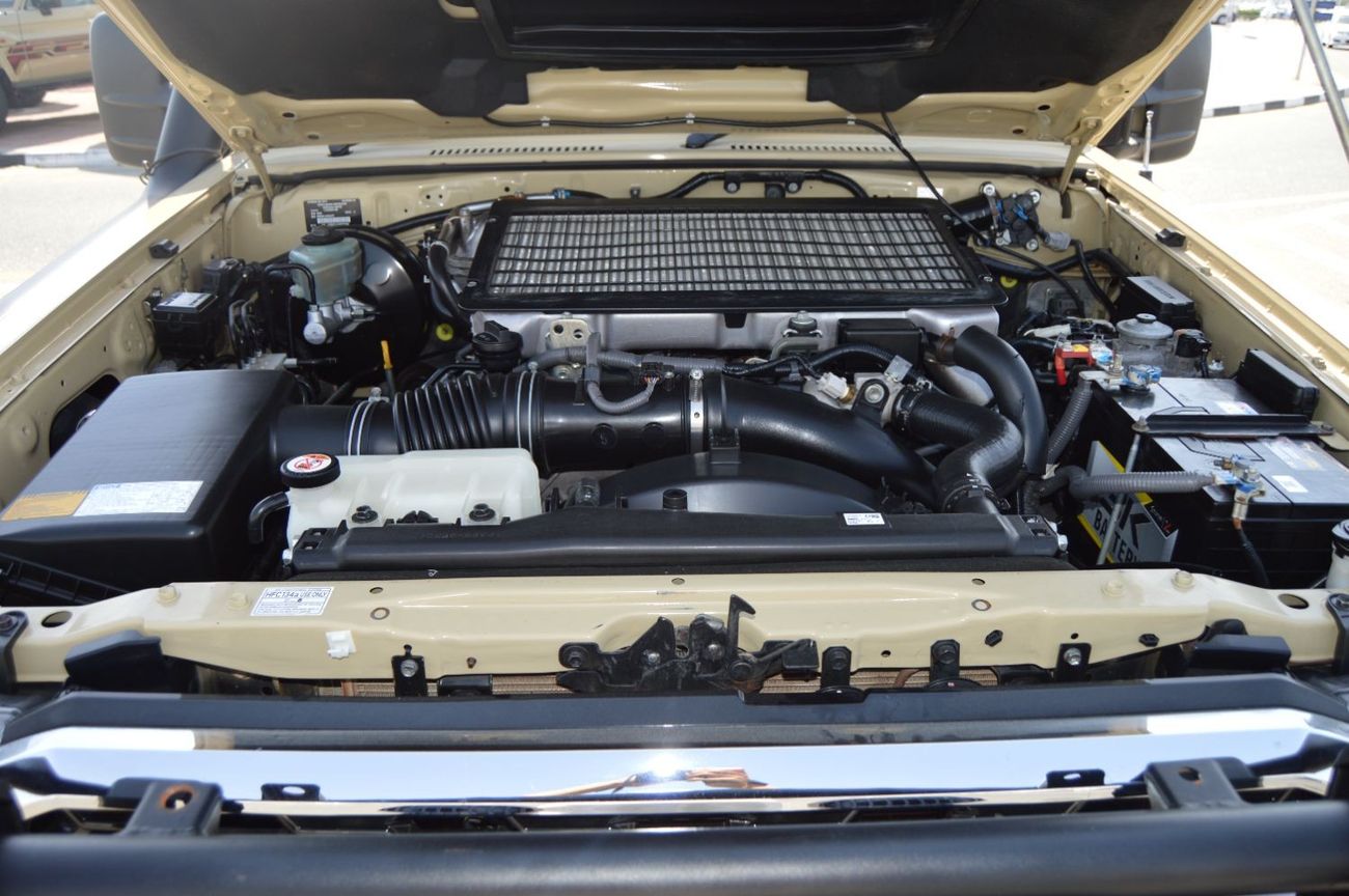 Toyota Land Cruiser Pick Up Perfect inside and outside